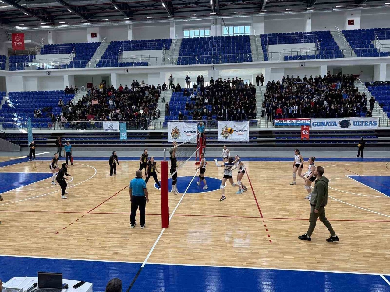 MALATYA’DA DÜZENLENEN LİSELER GENÇ BAYAN VOLEYBOL İL ŞAMPİYONASI’NDA ŞEHRİBAN GÜNATA ANADOLU...