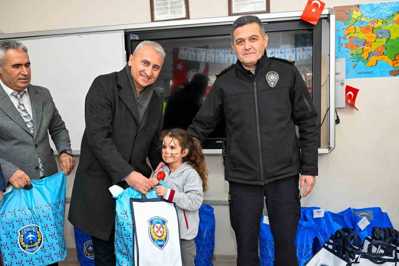 MALATYA İL EMNİYET MÜDÜRÜ KAYHAN AY, DHMİ MALATYA HAVALİMANI MÜDÜRÜ SERDAR AKYÜZ, İL EMNİYET MÜDÜR...