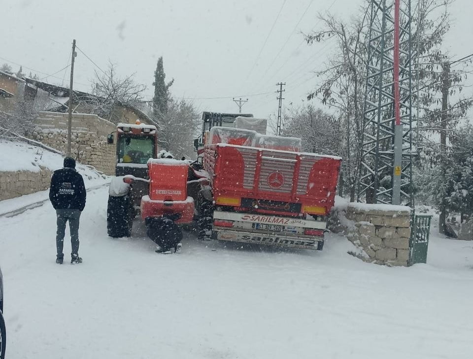 MALATYA’NIN DARENDE İLÇESİNDE SABAHA KARŞI BAŞLAYAN KAR YAĞIŞI ETKİSİNİ ARTIRARAK DEVAM...