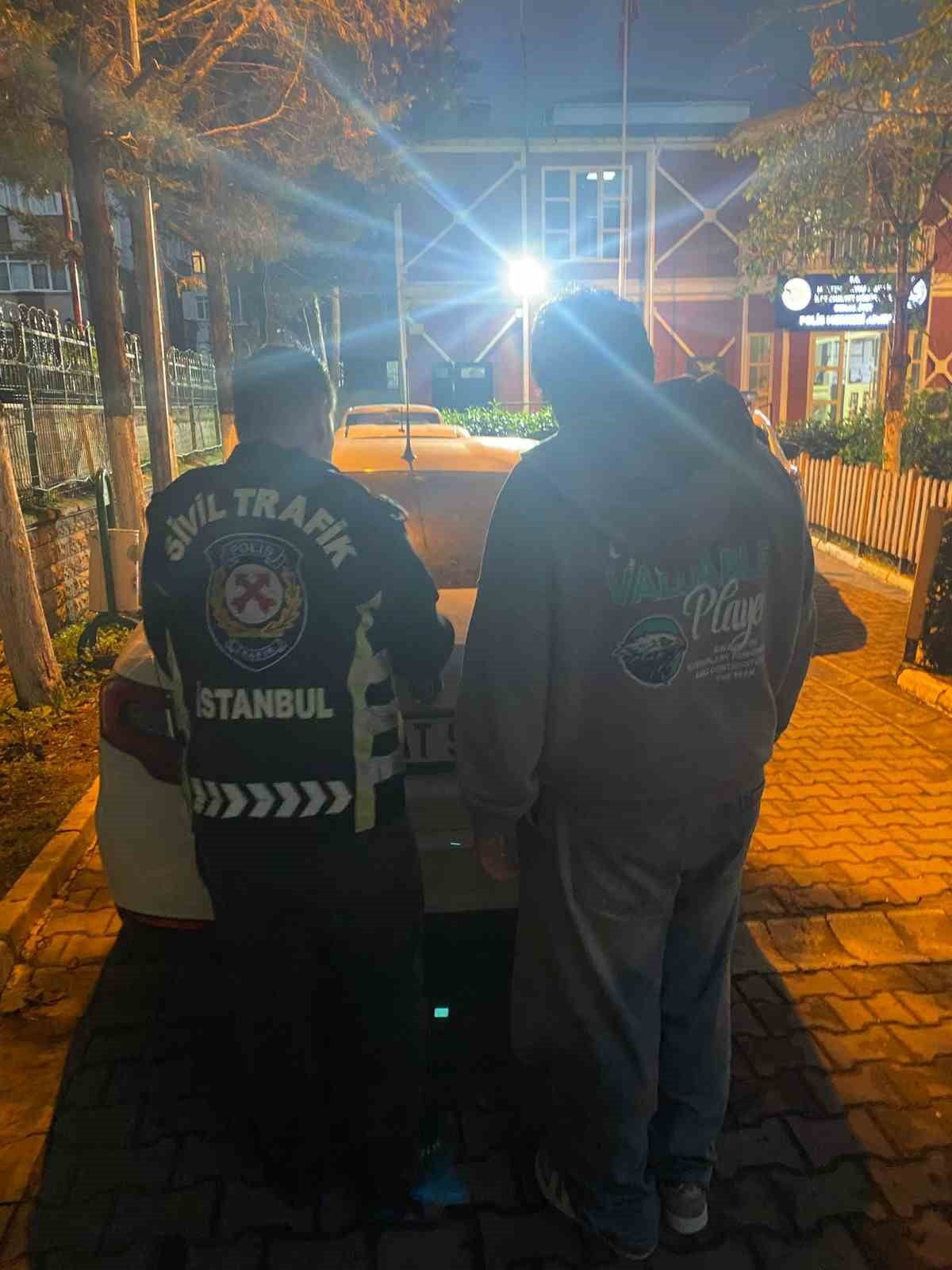 MALTEPE'DE HASTANE OTOPARKINDA "DRİFT" ATAN ARAÇ SÜRÜCÜSÜNE 48 BİN 378 LİRA CEZA UYGULANIRKEN...