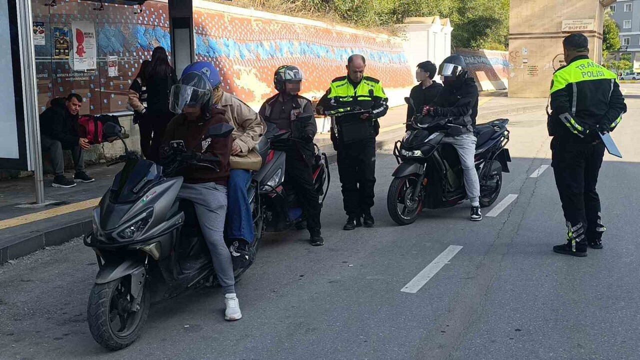 MANAVGAT’TA YAPILAN DENETİMLERDE MOTOSİKLET SÜRÜCÜLERİNİN KASK VE ELDİVEN KULLANIM ORANI YÜZDE 90...