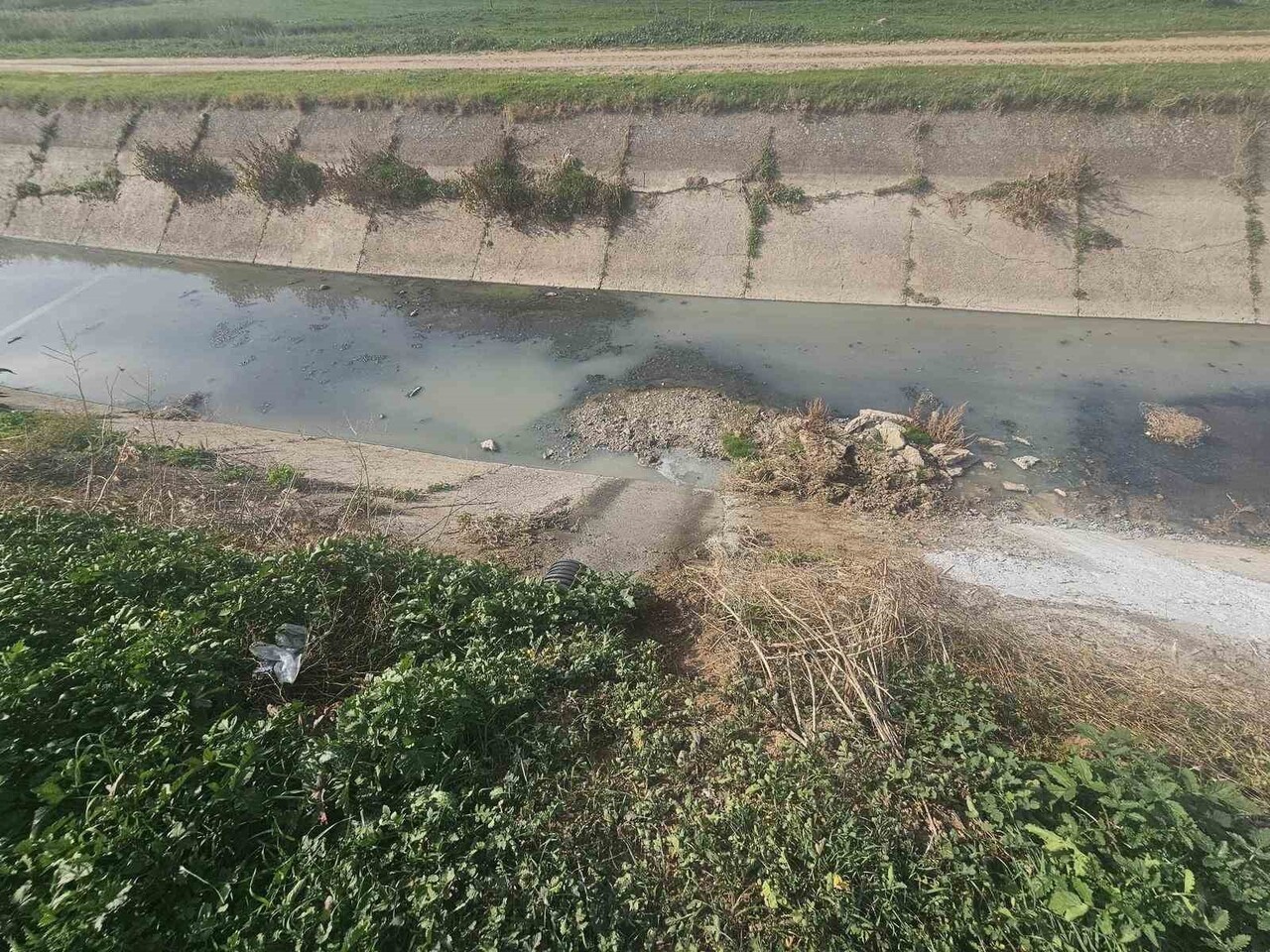 MANİSA'NIN SARUHANLI İLÇESİNDE YAPILAN DENETİMLERDE BİR İŞLETMENİN ATIK SULARINI USULSÜZ ŞEKİLDE...