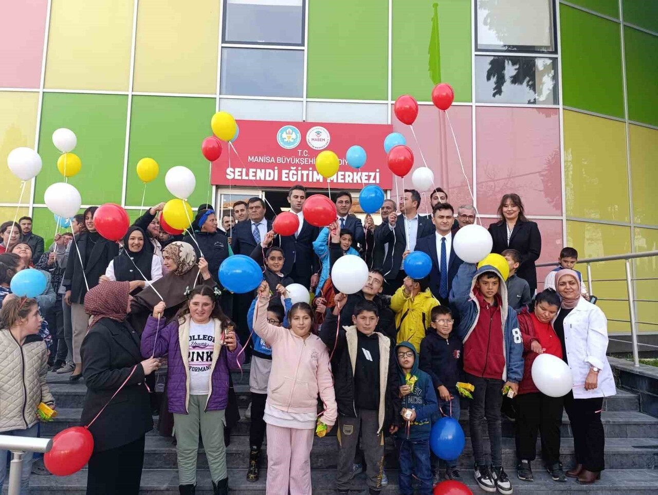 MANİSA'NIN SELENDİ İLÇESİNDE 3 ARALIK DÜNYA ENGELLİLER GÜNÜ DOLAYISIYLA KUTLAMA PROGRAMI...