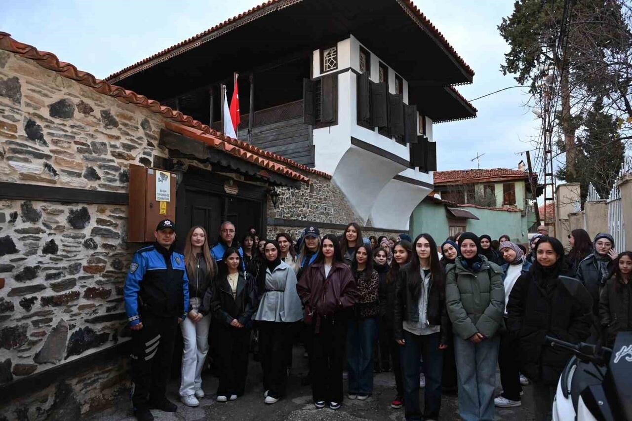 MANİSA İL EMNİYET MÜDÜRLÜĞÜ TOPLUM DESTEKLİ POLİSLİK ŞUBE MÜDÜRLÜĞÜ TARAFINDAN YÜRÜTÜLEN "TARİHİ...