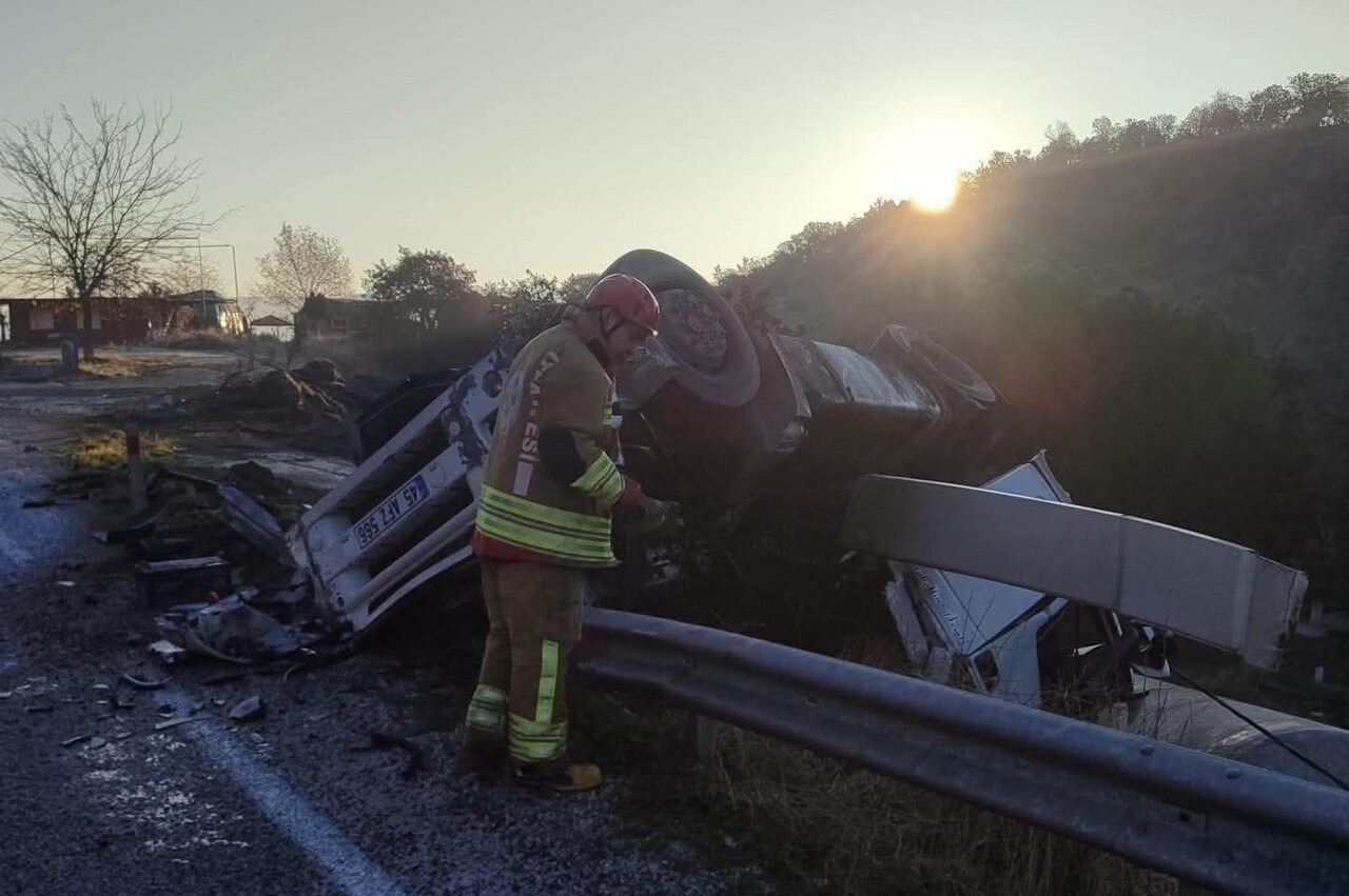 MANİSA’NIN KÖPRÜBAŞI İLÇESİNE BAĞLI ÇARIKLAR MAHALLESİ’NDE MEYDANA GELEN TEK TARAFLI TRAFİK...