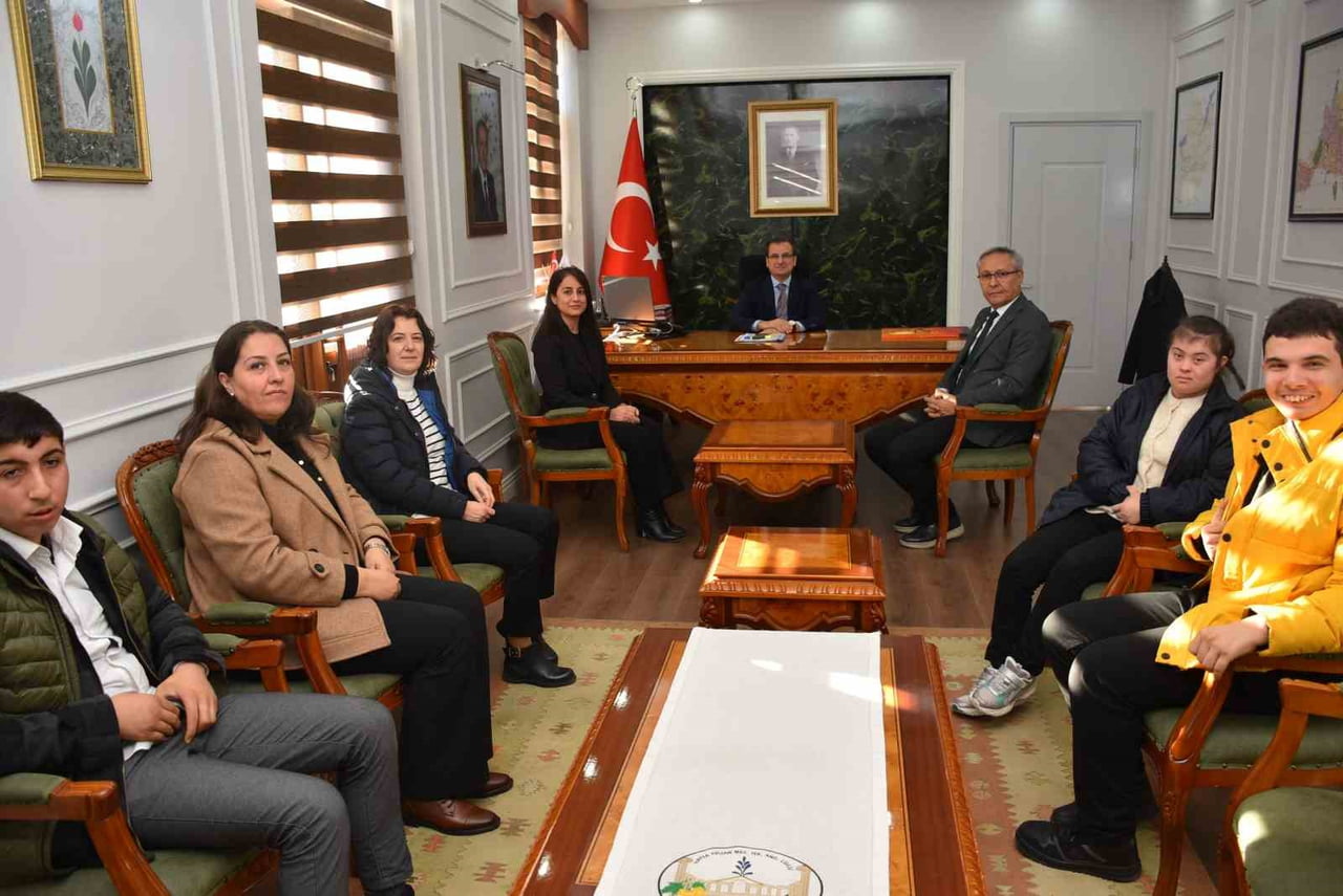 MANİSA’NIN SALİHLİ İLÇESİNDEKİ ÖZEL EĞİTİM UYGULAMA OKULU ÖĞRENCİLERİ, ÖĞRETMENLERİ EŞLİĞİNDE...