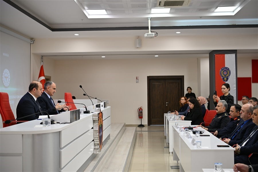 MANİSA VALİSİ VAHDETTİN ÖZKAN, "BAĞIMLILIKLA MÜCADELEDE EN ETKİLİ YOL; ÖNLEYİCİ ÇALIŞMALAR...