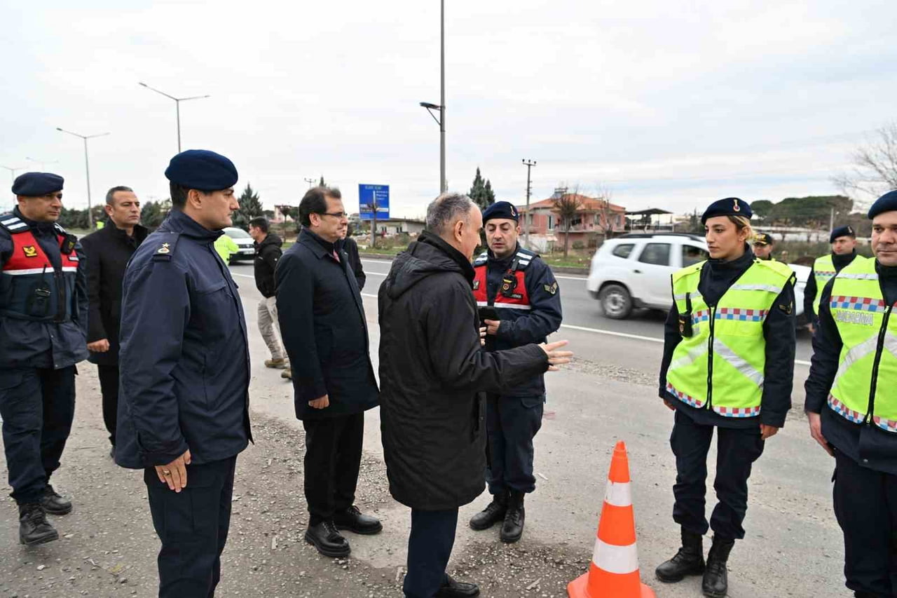 MANİSA VALİSİ VAHDETTİN ÖZKAN, YILBAŞI GÜVENLİK TEDBİRLERİ KAPSAMINDA SALİHLİ İLÇESİNDE POLİS VE...