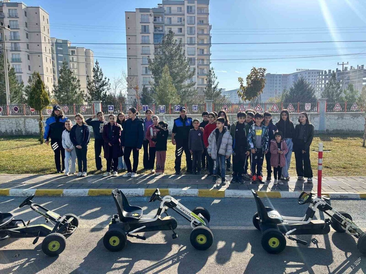 MARDİN’İN ARTUKLU İLÇESİNDE ÇOCUKLARA YÖNELİK TRAFİK EĞİTİMİ DÜZENLENDİ.