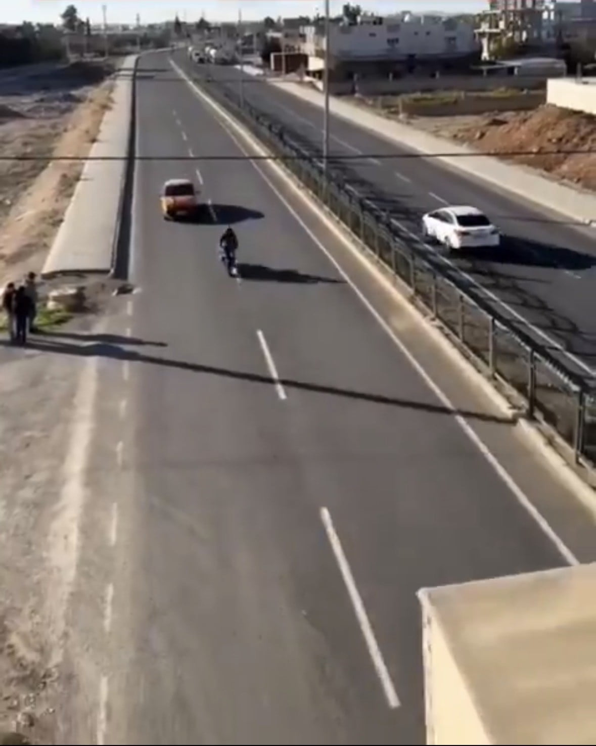 MARDİN’İN KIZILTEPE İLÇESİNDE MAKAS ATARAK TRAFİK GÜVENLİĞİNİ TEHLİKEYE DÜŞÜREN MOTOSİKLET...