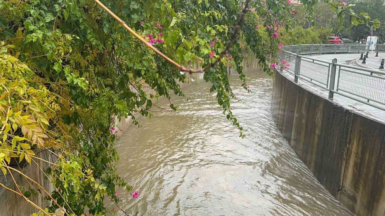 MARMARİS’TE SON 24 SAATTE 60 KİLOGRAM YAĞIŞ DÜŞTÜ