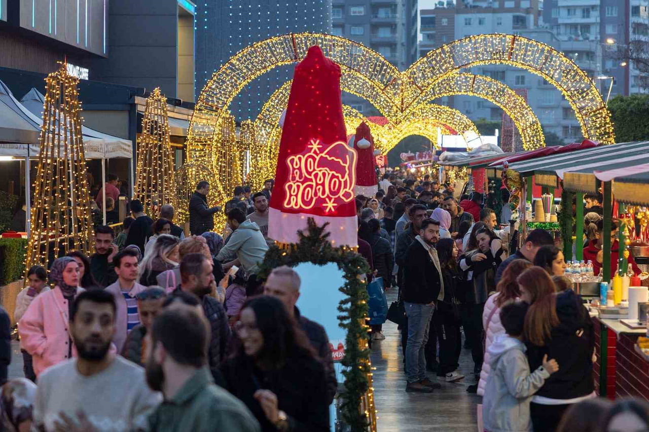 MERSİN'İN ALIŞ VERİŞ MERKEZİ SAYAPARK’TA 6 ARALIK TARİHİNDE BAŞLAYAN 'YILBAŞI FESTİVALİ', ZENGİN...