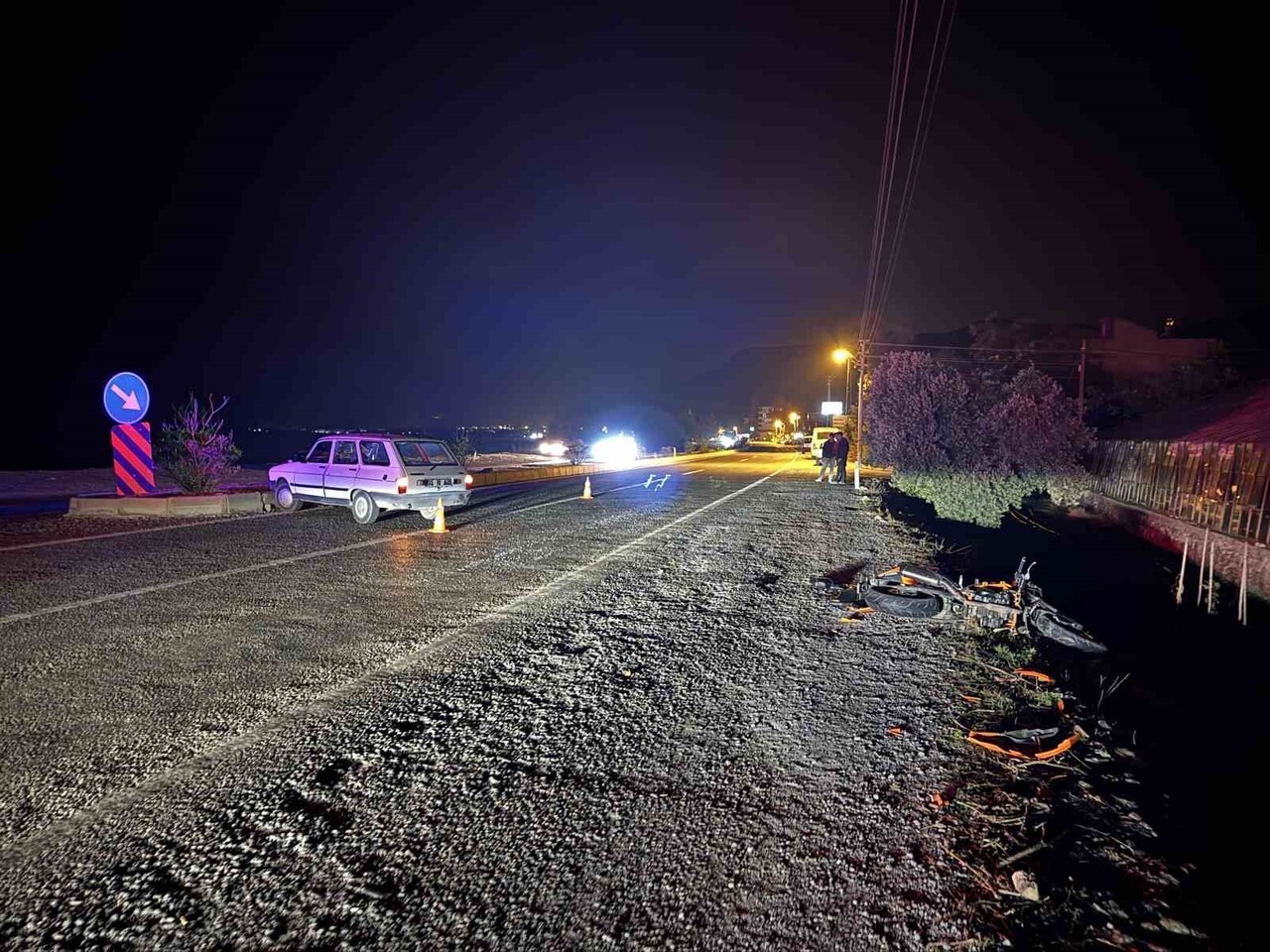 MERSİN'İN BOZYAZI İLÇESİNDE OTOMOBİLLE ÇARPIŞAN MOTOSİKLETİN 18 YAŞINDAKİ SÜRÜCÜSÜ  AĞIR...