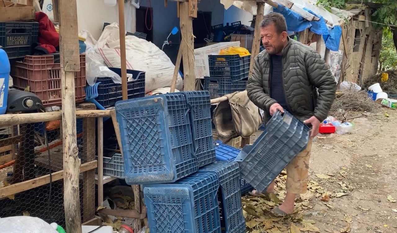 MERSİN'İN ERDEMLİ İLÇESİNDE ATIK MADDELERİ TOPLAYARAK GEÇİNEN ENGELLİ MURAT DURU'YA 20 BİN 844 TL...