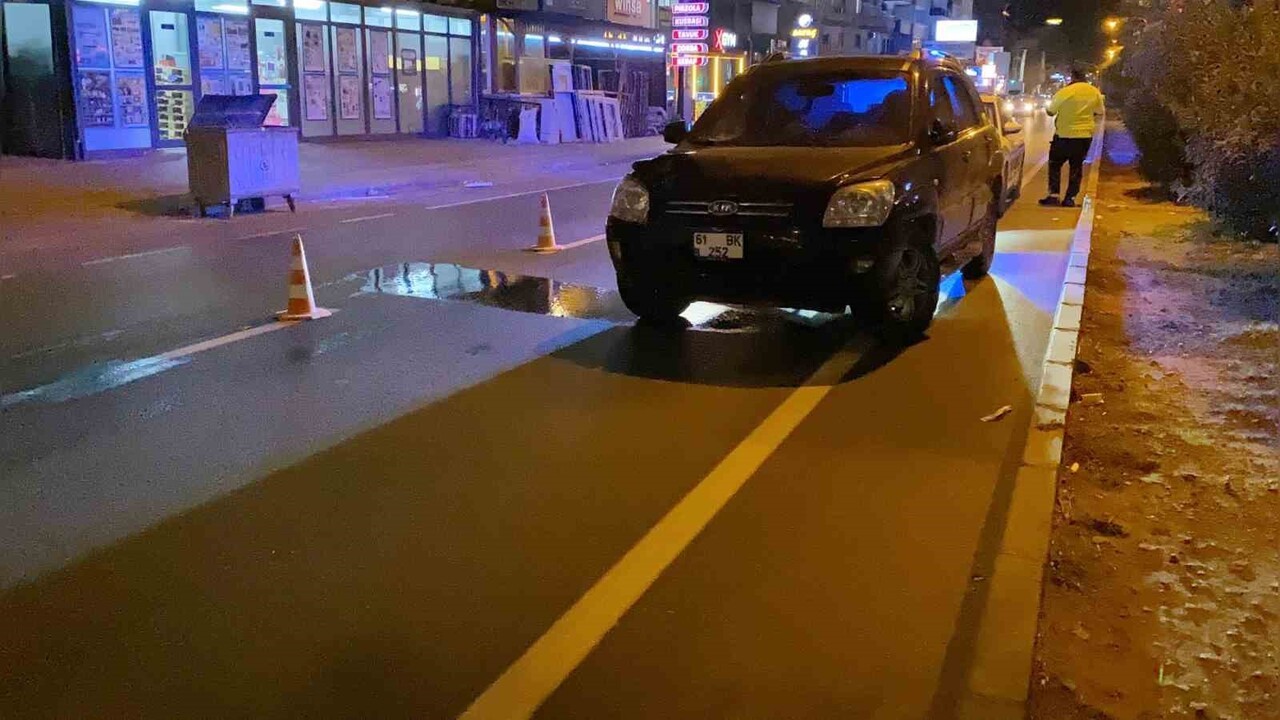 MERSİN'İN ERDEMLİ İLÇESİNDE OTOMOBİLİN ÇARPTIĞI YAYA AĞIR YARALANDI.