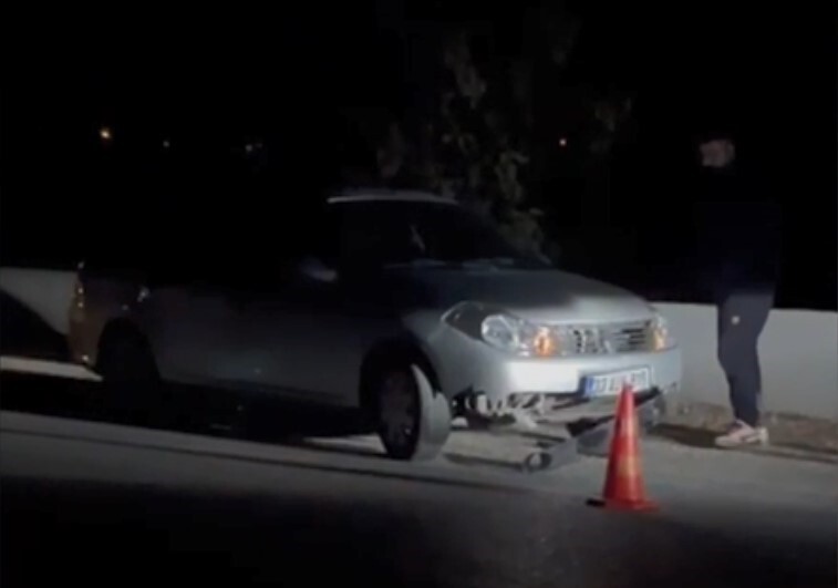 MERSİN'İN ERDEMLİ İLÇESİNDE YOLDA YERDE YATAR VAZİYETTE OLAN ŞAHIS OTOMOBİLİN ÇARPMASI SONUCU...