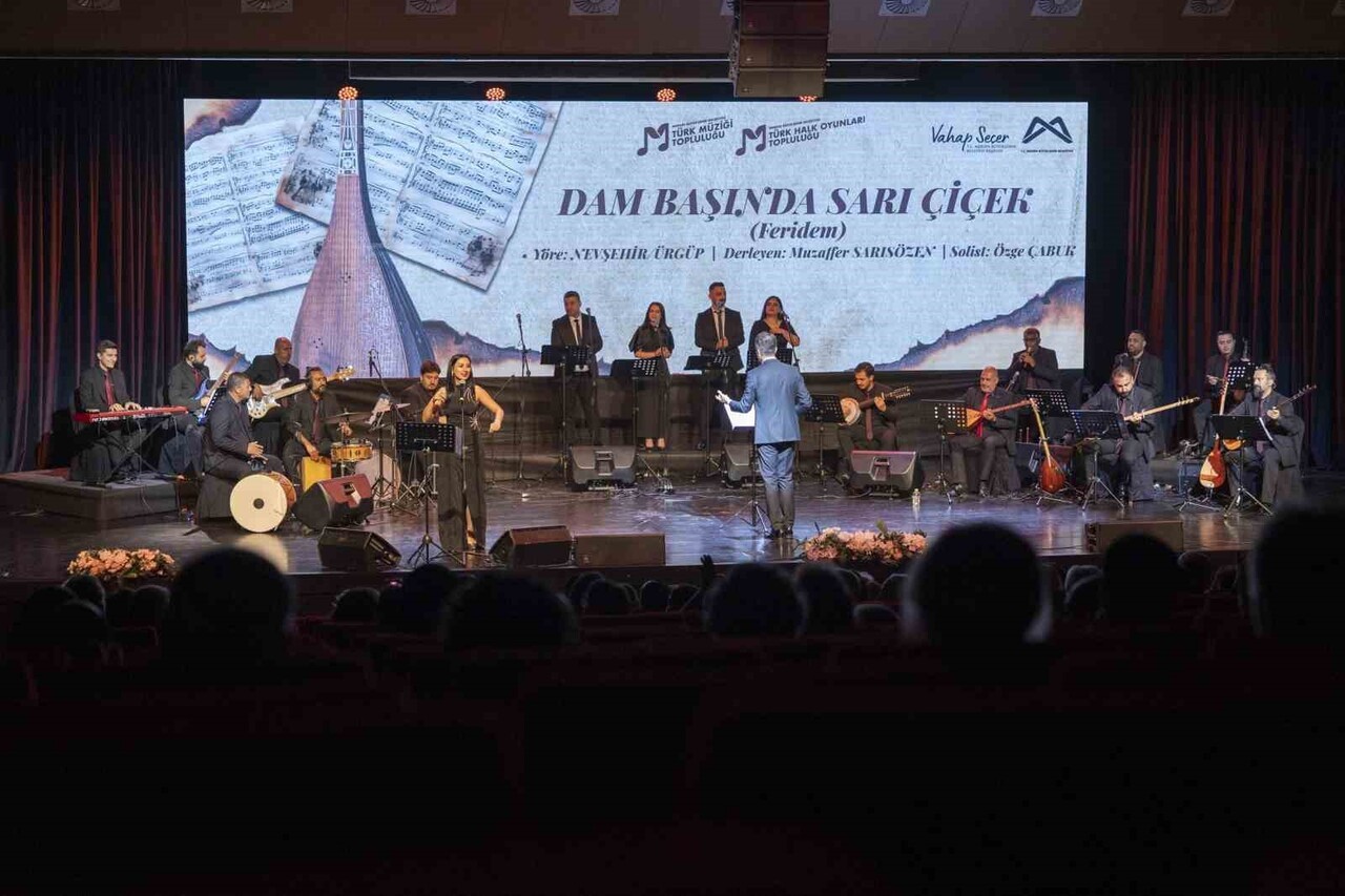 MERSİN BÜYÜKŞEHİR BELEDİYESİ, 'ANADOLU’DAN EZGİLER' KONSERİYLE KENTTEKİ SANATSEVERLERE UNUTULMAZ...