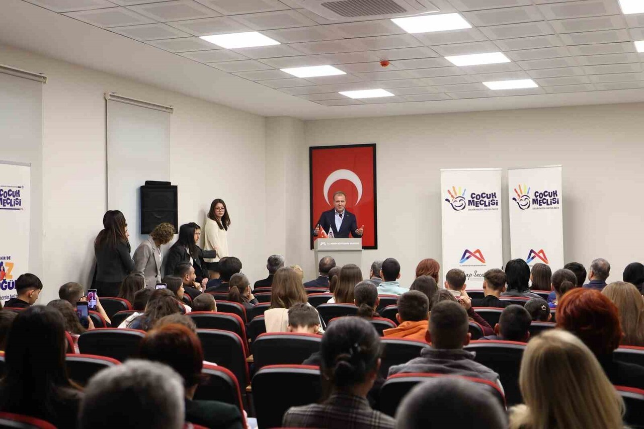 MERSİN BÜYÜKŞEHİR BELEDİYESİ’NİN 1. DÖNEM ÇOCUK MECLİSİ’NİN SON TOPLANTISINDA ÇOCUKLARLA BİR ARAYA...