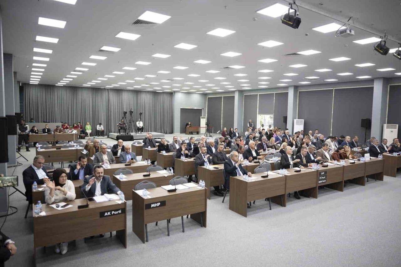 MERSİN’DE BÜYÜKŞEHİR BELEDİYE MECLİSİ’NİN ARALIK AYI 2. BİRLEŞİMİNDE 20 MADDE GÖRÜŞÜLÜRKEN...