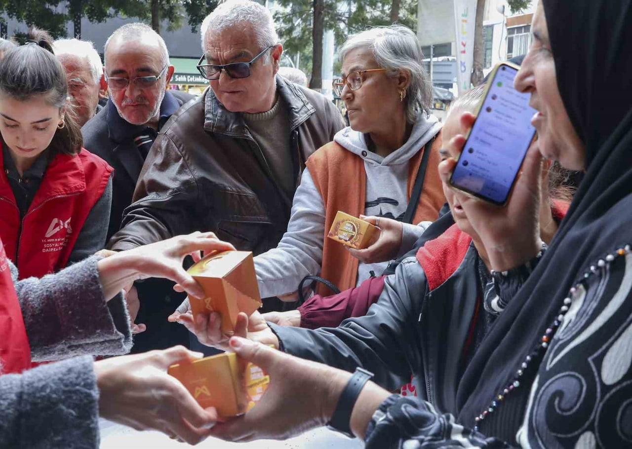 MERSİN’DE REGAİP KANDİLİ DOLAYISIYLA 13 İLÇEDE CAMİLER VE KENT MERKEZLERİNDE KURULAN NOKTALARDA...