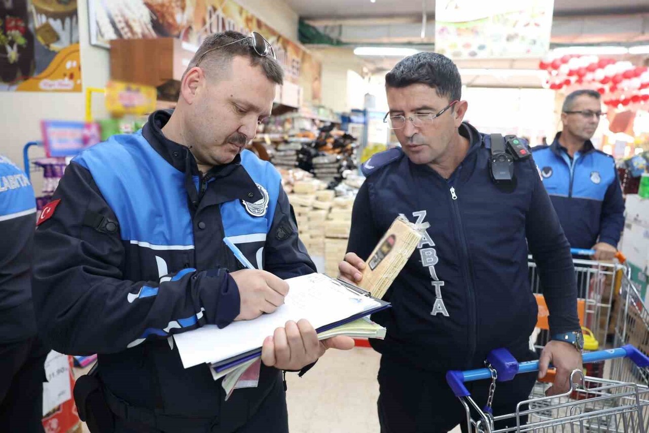 MERSİN’İN MERKEZ AKDENİZ İLÇESİNDE, AKDENİZ BELEDİYESİ ZABITA MÜDÜRLÜĞÜ EKİPLERİ, İLÇEDEKİ...