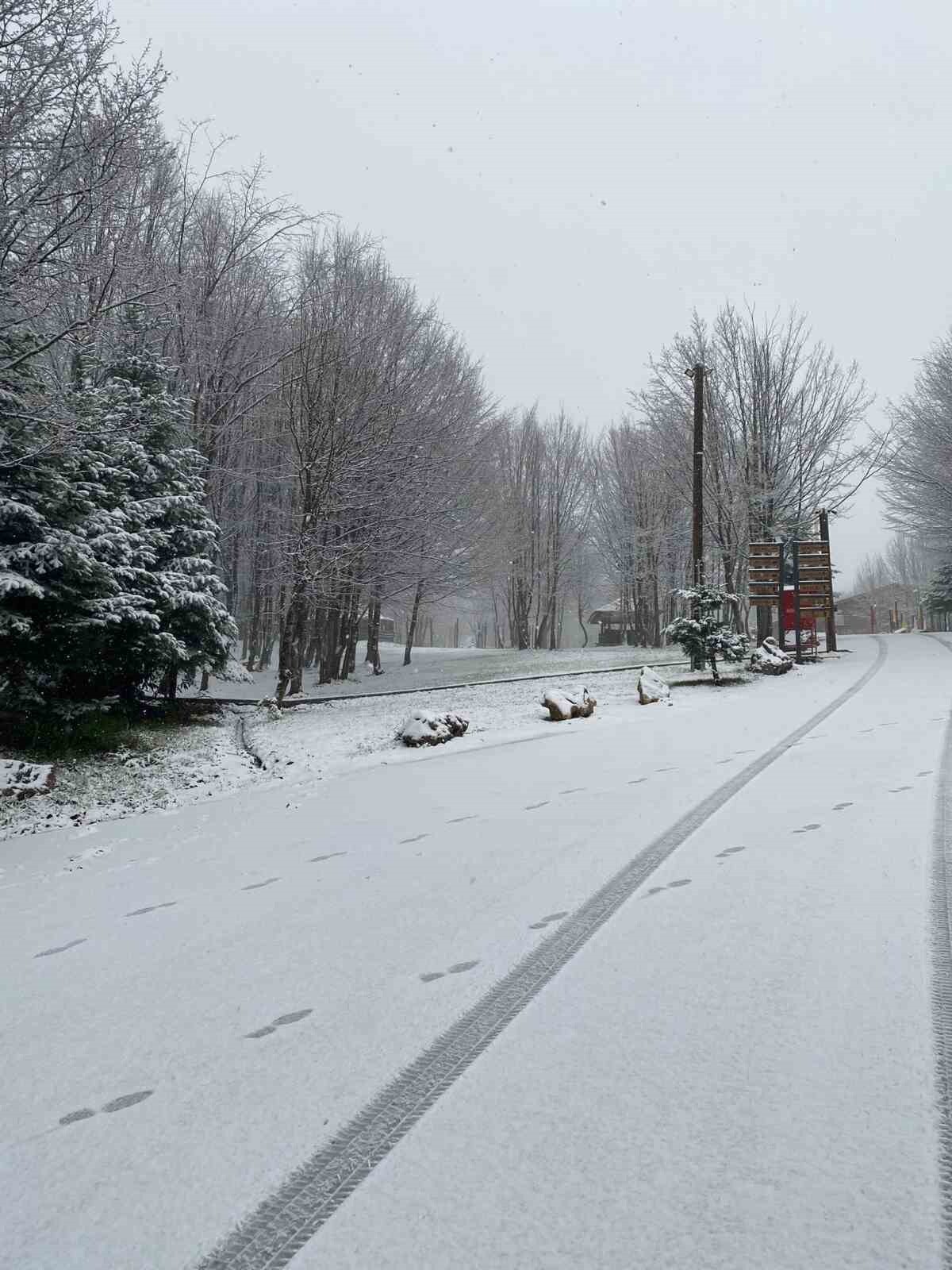 METEOROLOJİ GENEL MÜDÜRLÜĞÜ'NÜN UYARILARININ ARDINDAN KOCAELİ'NİN KARTEPE İLÇESİNİN YÜKSEK...
