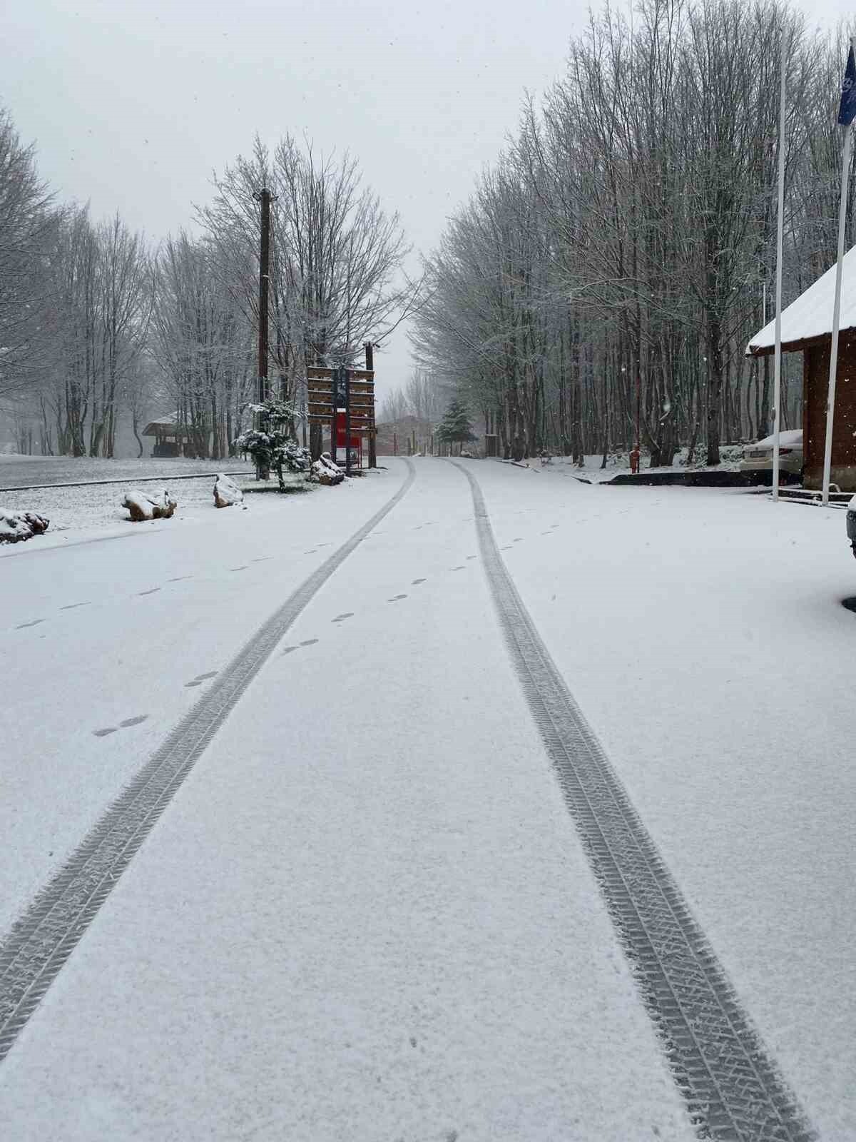 METEOROLOJİ GENEL MÜDÜRLÜĞÜ'NÜN UYARILARININ ARDINDAN KOCAELİ'NİN KARTEPE İLÇESİNİN YÜKSEK...