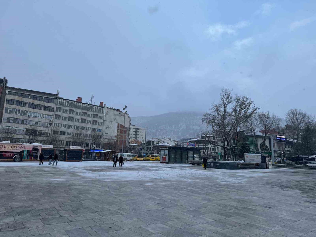 METEOROLOJİNİN UYARILARI SONRASI AFYONKARAHİSAR'DA BEKLENEN KAR YAĞIŞI SABAH SAATLERİNDE...