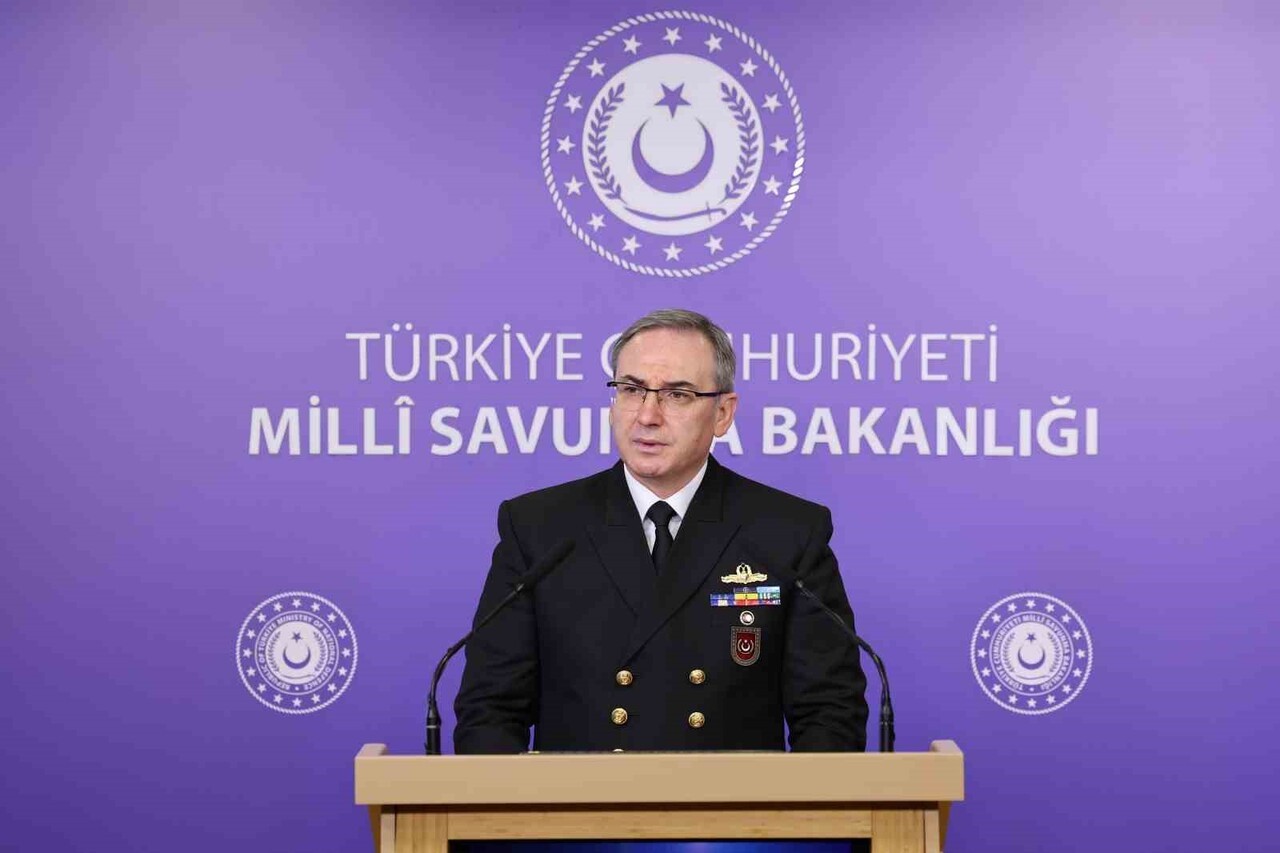 MİLLİ SAVUNMA BAKANLIĞI BASIN HALKLA İLİŞKİLER MÜŞAVİRİ VE BAKANLIK SÖZCÜSÜ TUĞAMİRAL ZEKİ...