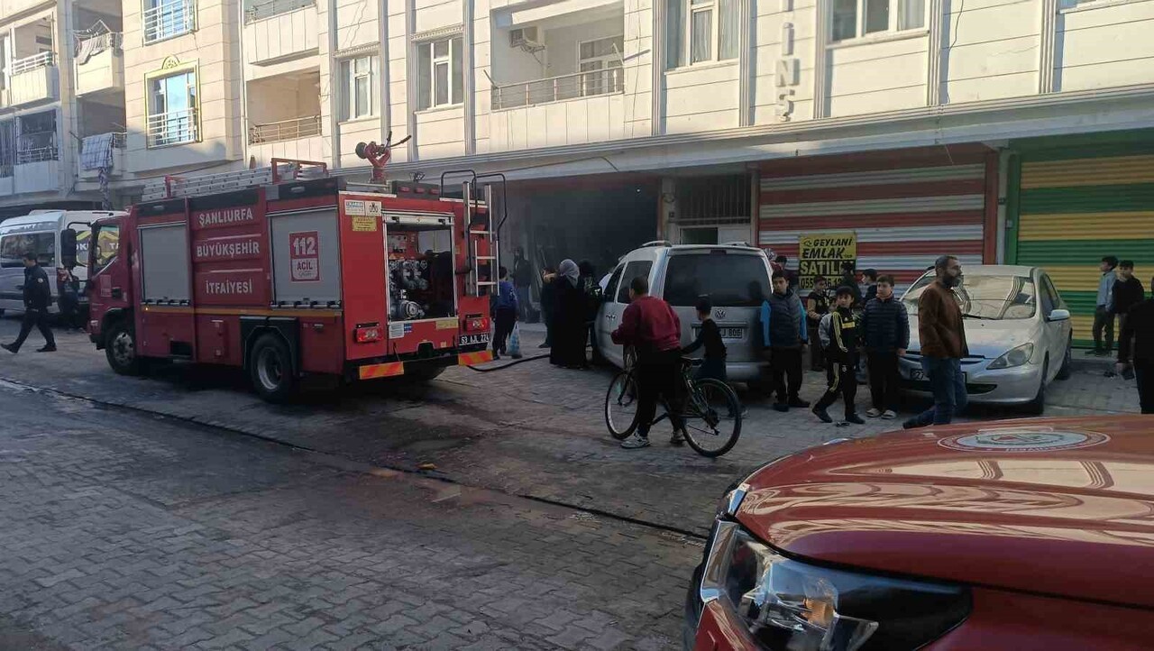 MOBİLYA DÜKKANINDA KORKUTAN YANGIN