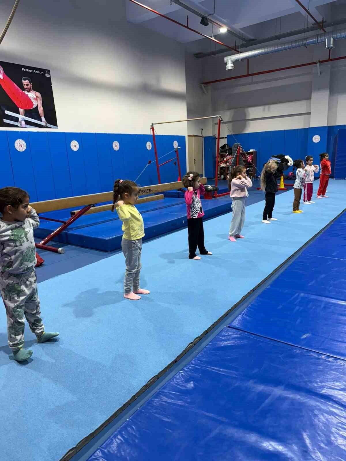 MUĞLA'DA ANASINIFI ÖĞRENCİLERİ CİMNASTİKLE SPORA İLK ADIM DEDİ