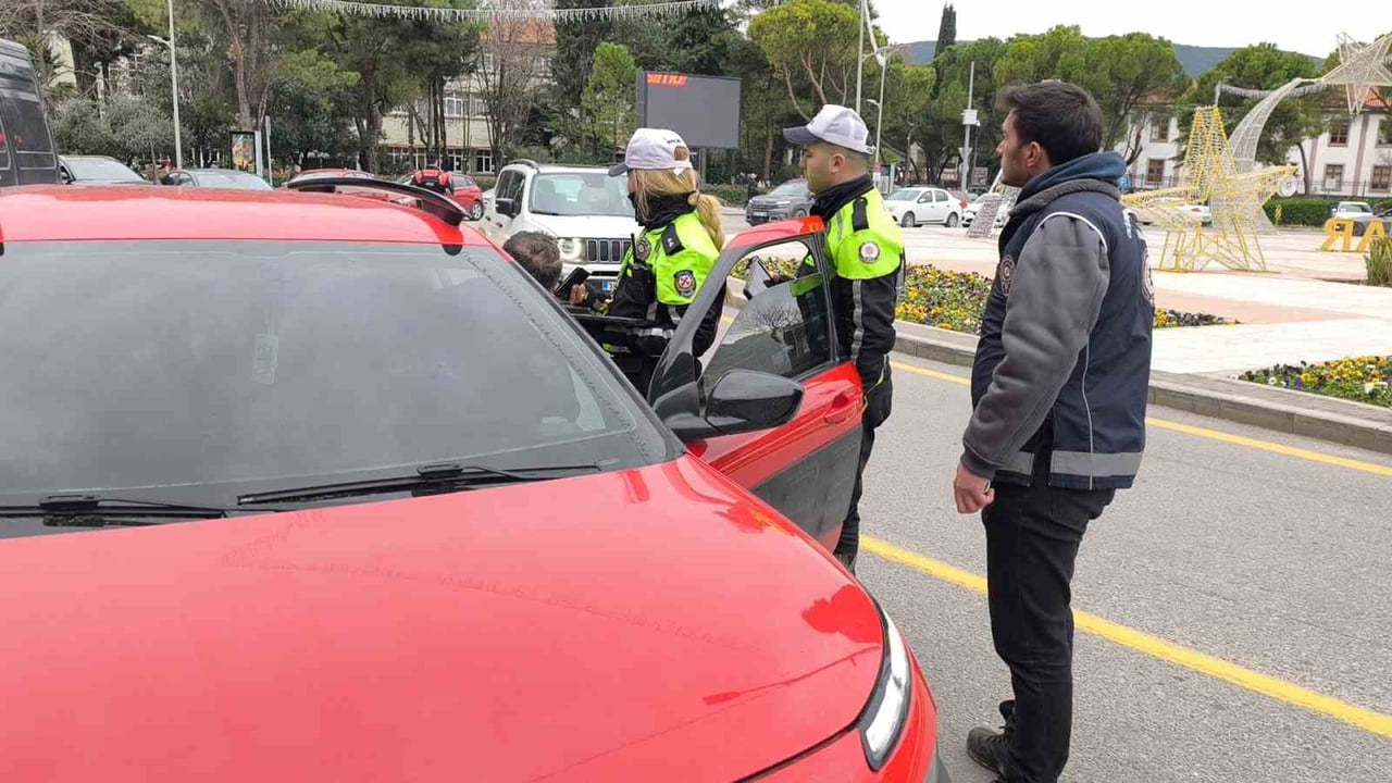 MUĞLA’DA YILBAŞI MESAİSİ CUMHURİYET MEYDANI’NDA GENİŞ KAPSAMLI DENETİM