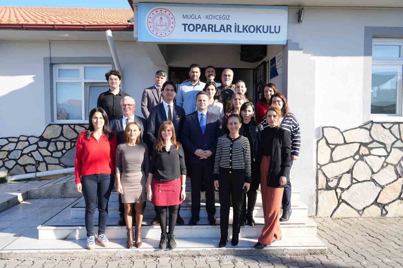 MUĞLA İL MİLLİ EĞİTİM MÜDÜRÜ EMRE ÇAY, SAHA ZİYARETLERİ KAPSAMINDA KÖYCEĞİZ’DE BULUNAN TOPARLAR...