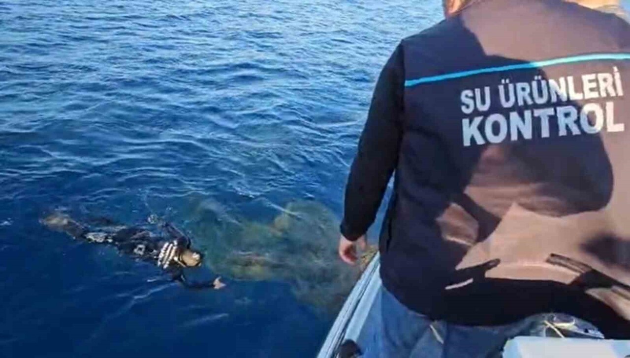 MUĞLA TARIM VE ORMAN İL MÜDÜRLÜĞÜ SU ÜRÜNLERİ KONTROL ŞUBE MÜDÜRLÜĞÜ DALGIÇLARI TARAFINDAN...