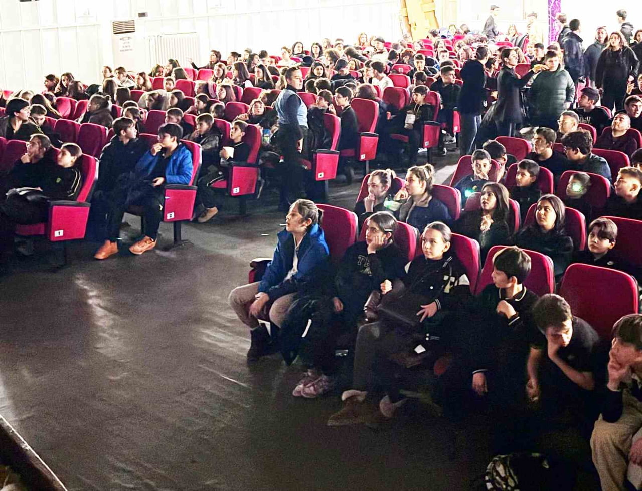 MUĞLALI YÖNETMEN VE SENARİST YÜKSEL AKSU’NUN YENİ FİLMİ ‘BAK POSTACI GELİYOR’, VİZYONA GİRMESİNİN...