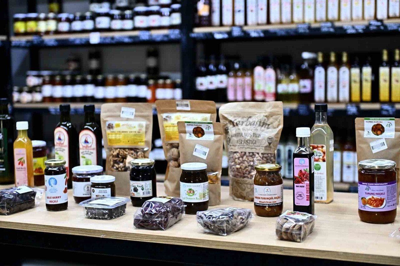 MURATPAŞA BELEDİYE BAŞKANI ÜMİT UYSAL, YERLİ MALI HAFTASI KAPSAMINDA PROF. DR. ERDAL İNÖNÜ KENT...