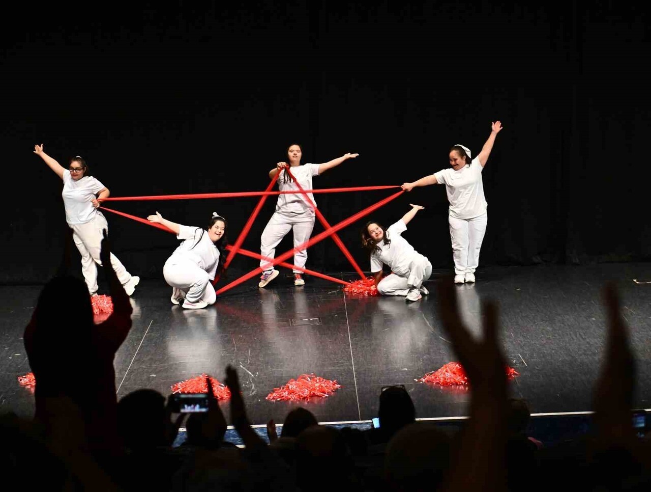 MURATPAŞA BELEDİYESİ ENGELSİZ KAFE’NİN ÖZEL ÇOCUKLARI, YIL BOYUNCA MÜZİKTEN DANSA BİRÇOK ALANDA...