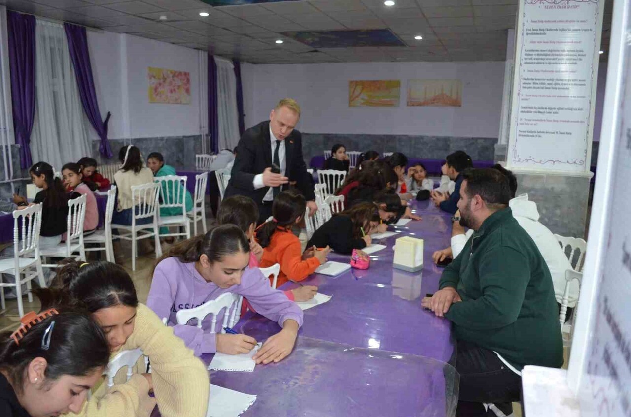 MUŞ'UN BULANIK KAYMAKAMI ÖMER ÖVÜNÇ KOŞANSU, İLÇEDE UYGULANAN "BENİM EVİM PANSİYON" PROJESİ...