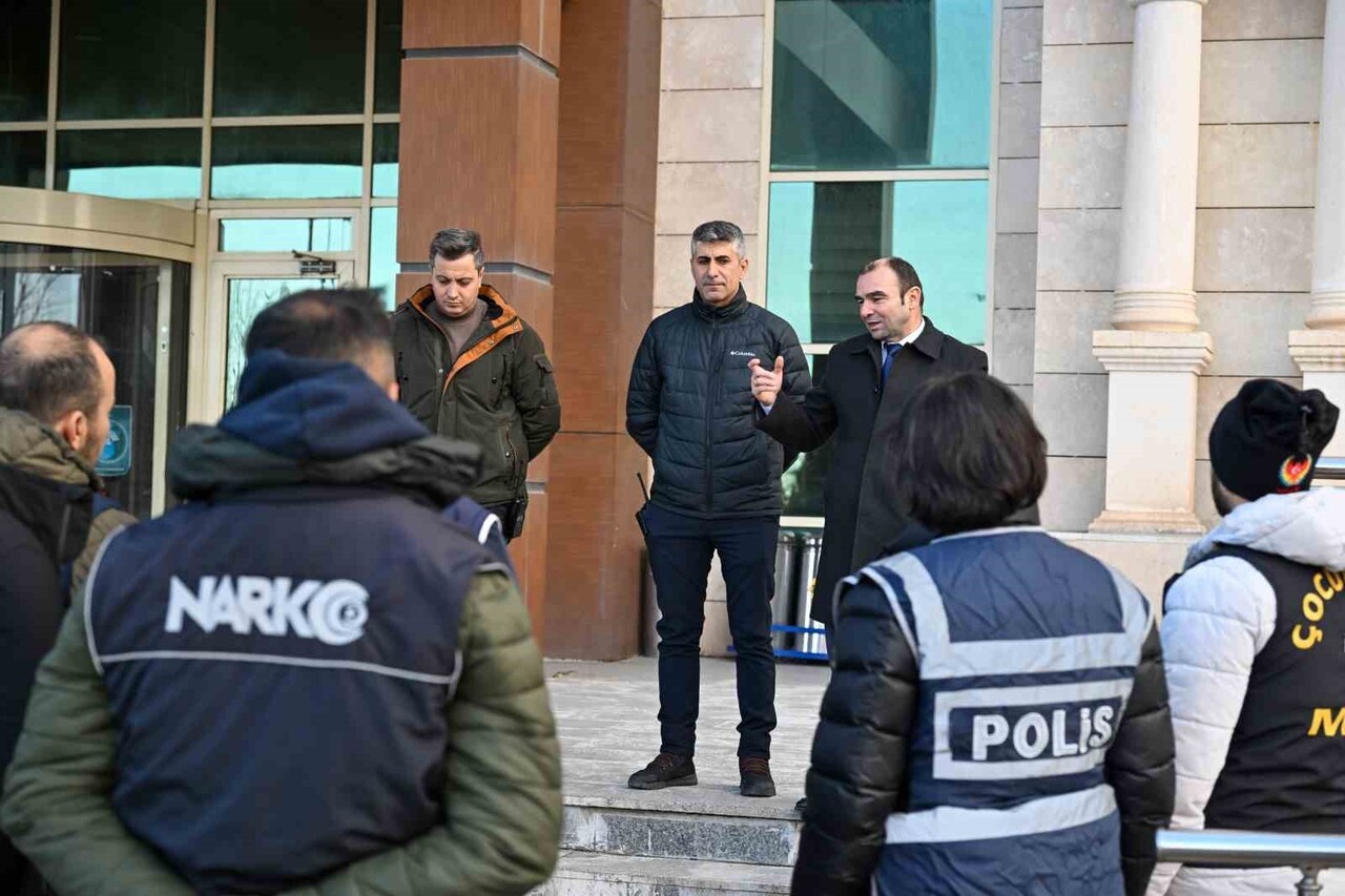 MUŞ İL EMNİYET MÜDÜRLÜĞÜ TARAFINDAN OKUL VE OKUL ÇEVRELERİNDE GERÇEKLEŞTİRİLEN DENETİMLERDE 228...