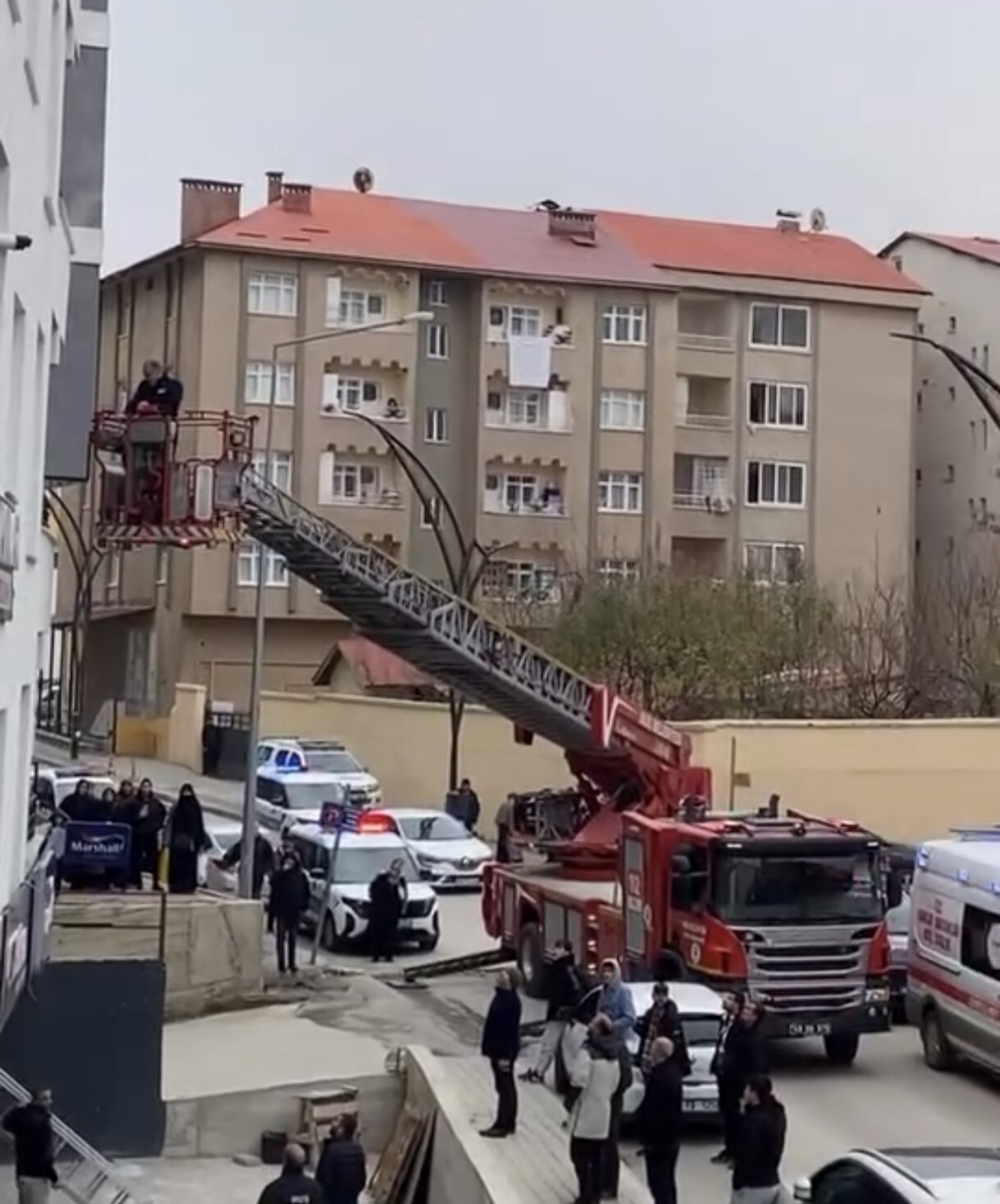 MUŞ’TA BİR APARTMAN DAİRESİNDE YAŞAYAN ŞAHISTAN HABER ALAMAYAN ARKADAŞLARININ İHBARI ÜZERİNE...