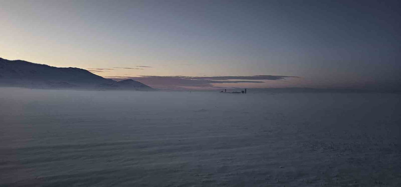 MUŞ’TA ETKİLİ OLAN YOĞUN SİS, GÜN BATIMININ KIZIL TONLARIYLA BİRLEŞEREK ÖZELLİKLE MUŞ OVASI’NDA...