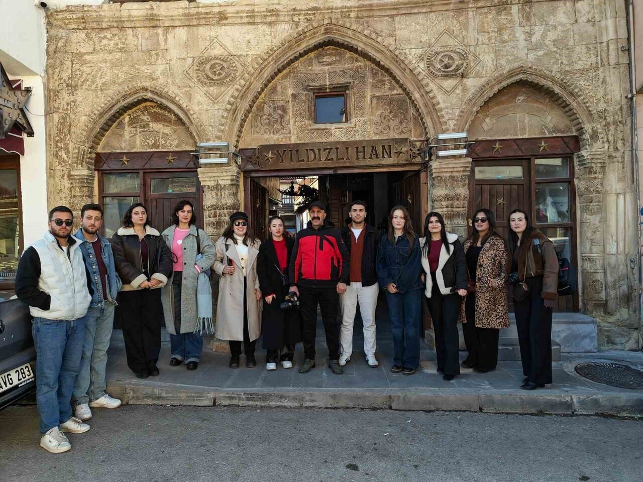 MUŞ’TA FOTOĞRAFÇILIK KURSUNA KATILAN ÜNİVERSİTE ÖĞRENCİLERİ, ALDIKLARI TEORİK EĞİTİMİ SAHADA...