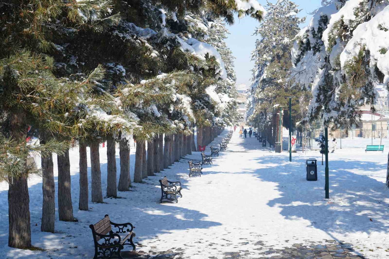 MUŞ’TA GECE SAATLERİNDE HAVA SICAKLIĞININ EKSİ 28 DERECEYE KADAR DÜŞMESİYLE GÖLETLER DONDU...