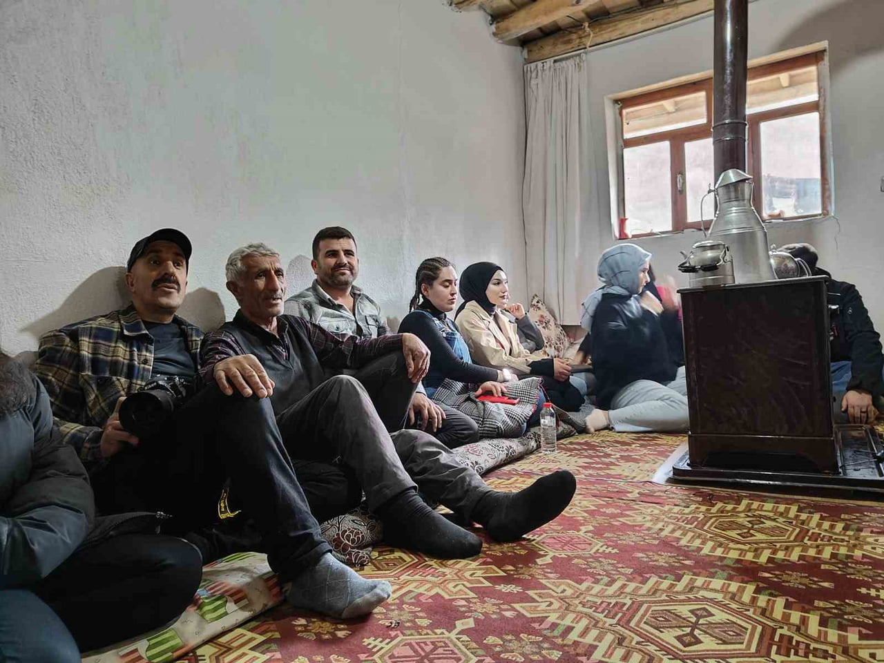 MUŞ’TA ÜNİVERSİTE ÖĞRENCİLERİ, HALK EĞİTİM MERKEZİ BÜNYESİNDEKİ FOTOĞRAF KURSU KAPSAMINDA ÇENGİLLİ...