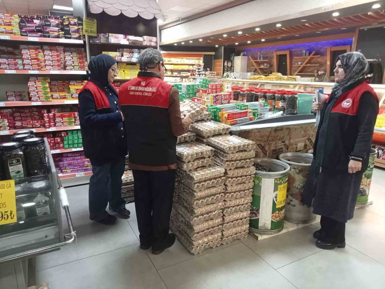 MUŞ TARIM VE ORMAN İL MÜDÜRLÜĞÜ EKİPLERİ, YILBAŞI ÖNCESİNDE VATANDAŞLARIN GÜVENLİ VE SAĞLIKLI...