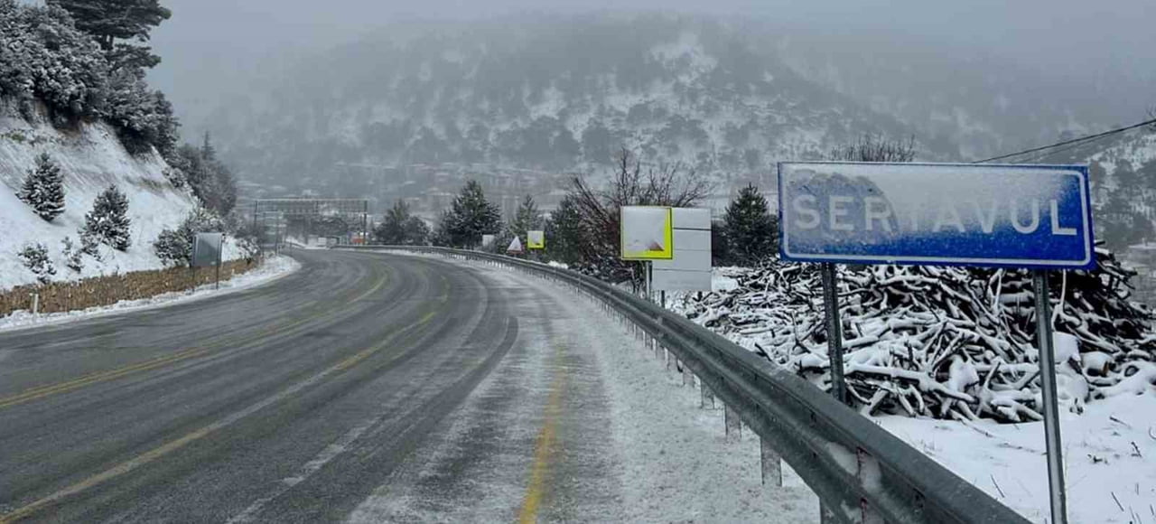 MUT SERTAVUL GEÇİDİ’NDE KIŞ LASTİĞİ OLMAYAN VE ZİNCİRSİZ ARAÇLAR İLE TIR VE BÜYÜK TONAJLI...