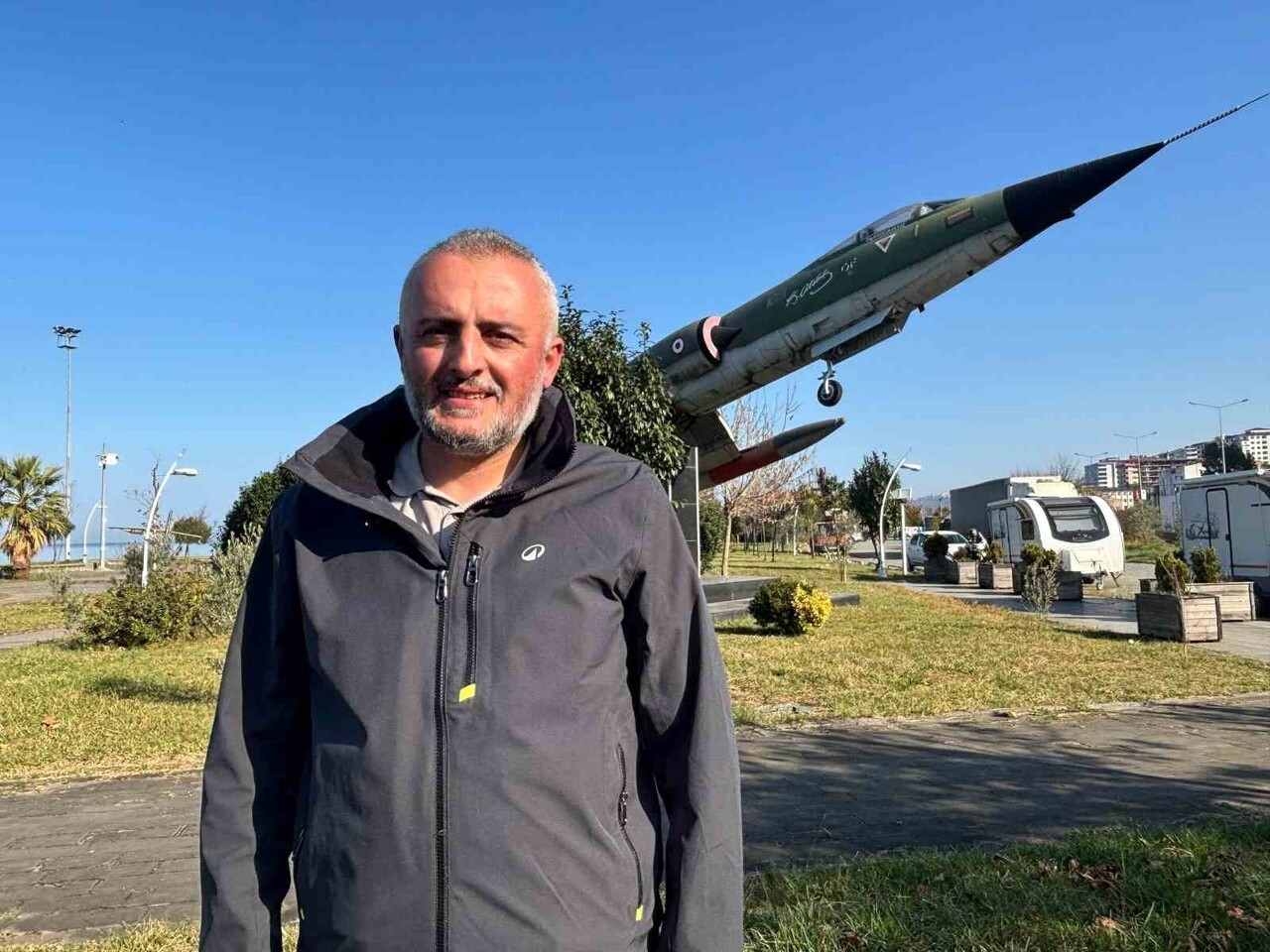 MÜZİK ÖĞRETMENİ ZAFER DEMİR'İN SELÇUK BAYRAKTAR İÇİN BESTELEDİĞİ "VUR İHA VUR SİHA" ŞARKISI SOSYAL...