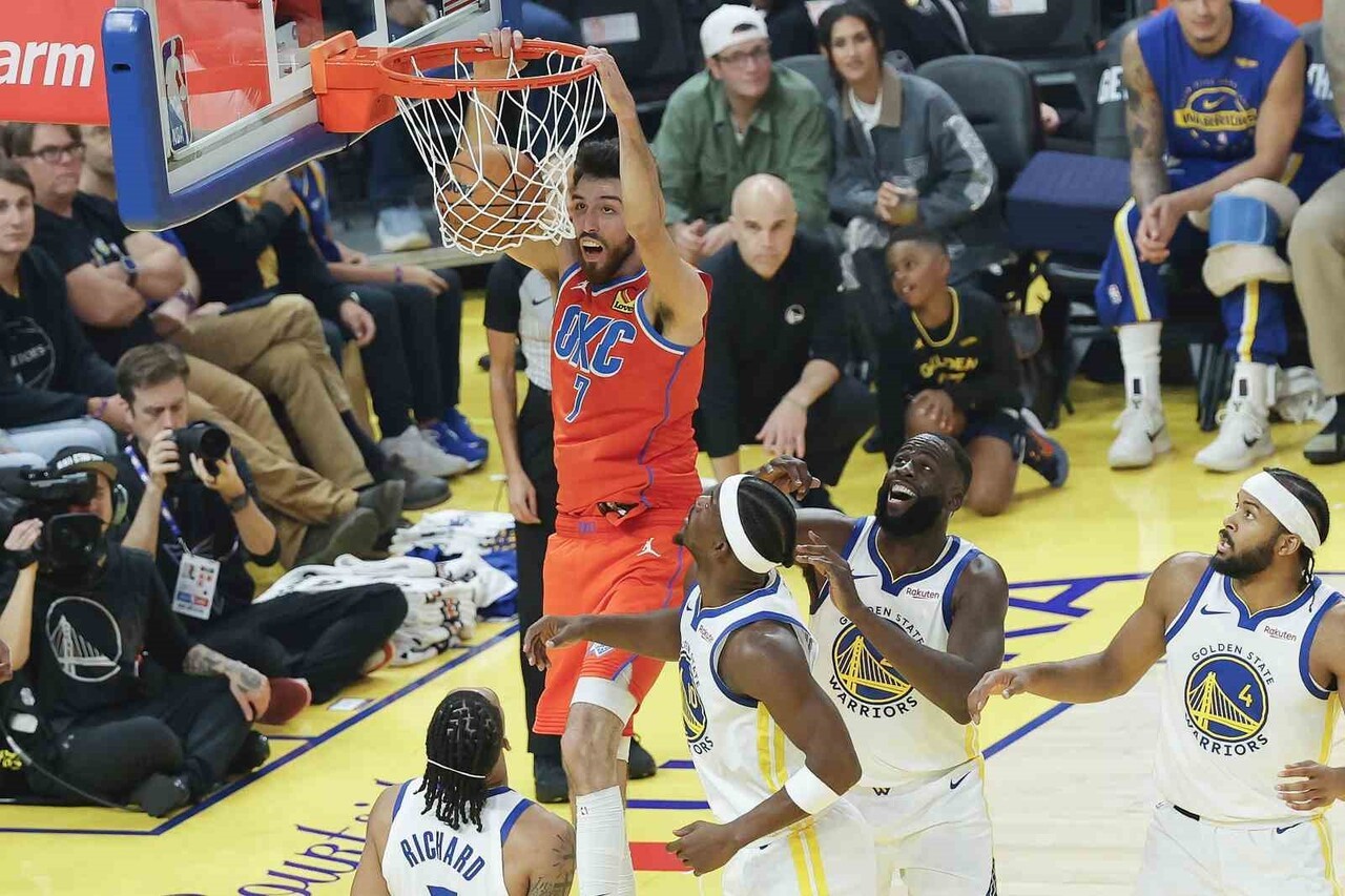 NBA'DE OKLAHOMA CİTY THUNDER DEPLASMANDA KARŞI KARŞIYA GELDİĞİ GOLDEN STATE WARRİORS'U 124-112'LİK...