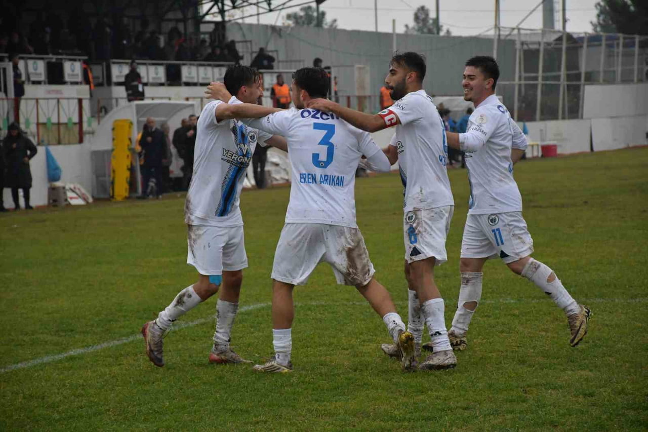 NESİNE  3. LİG 2. GRUP'TA MÜCADELE EDEN ERCİYES 38 FUTBOL KULÜBÜ, İLK YARIYI 23 PUANLA 5. SIRADA...