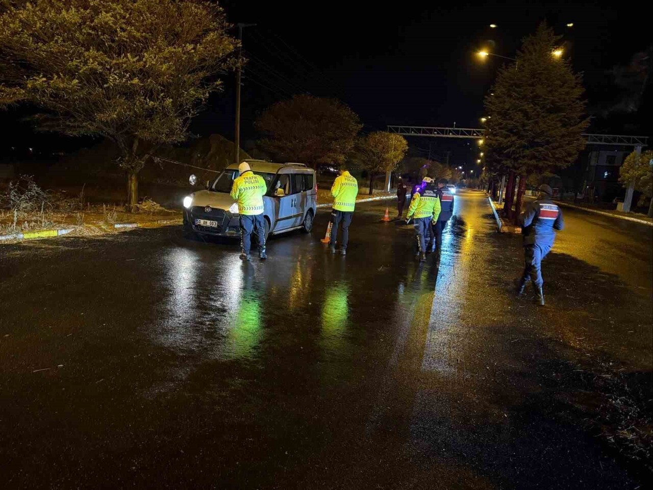 NEVŞEHİR İL JANDARMA KOMUTANLIĞI VE İL EMNİYET MÜDÜRLÜĞÜ EKİPLERİNCE KENT GENELİNDE ORTAK "ALKOL...